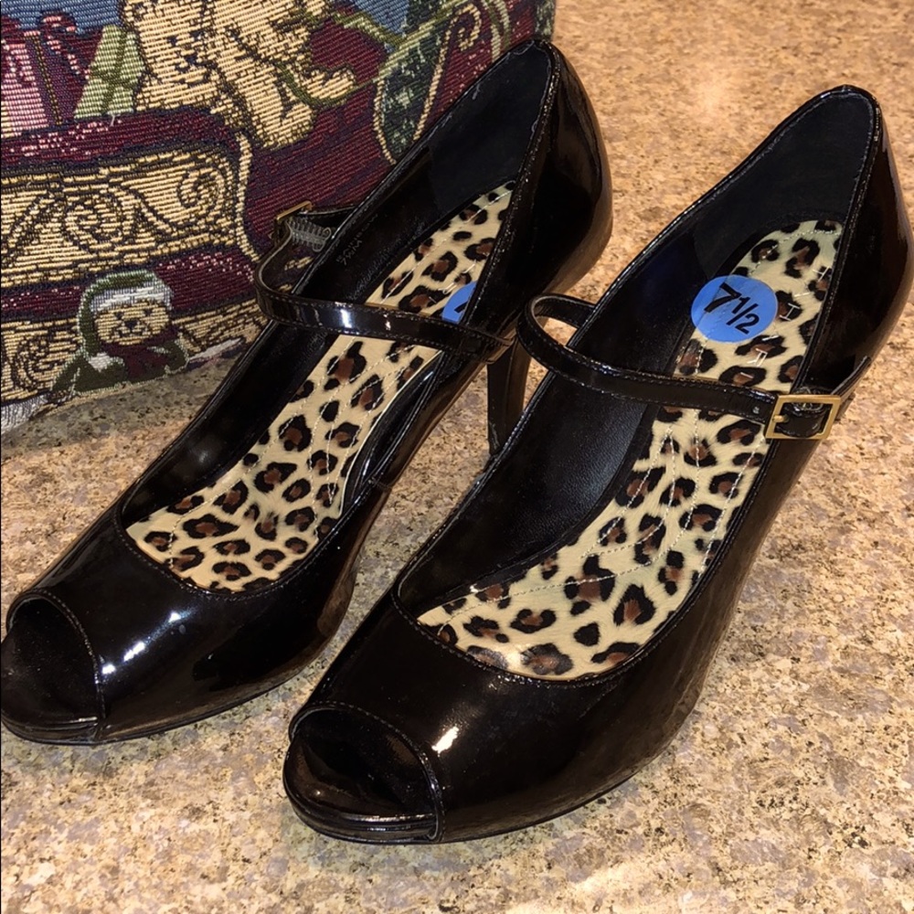 Tahari Black Peep Toe Heels Size 7.5